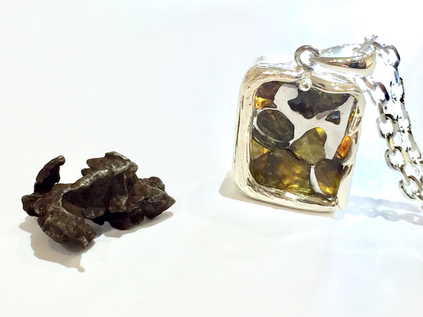 イミラック・パラサイト隕石】の原石とジュエリーの違いとは？ 隕石 